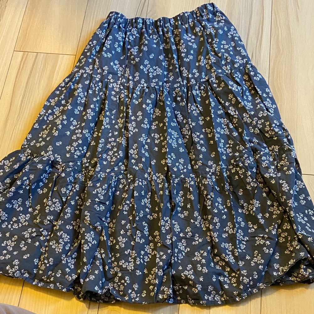 Floral Blue and White Skirt sz 7-8